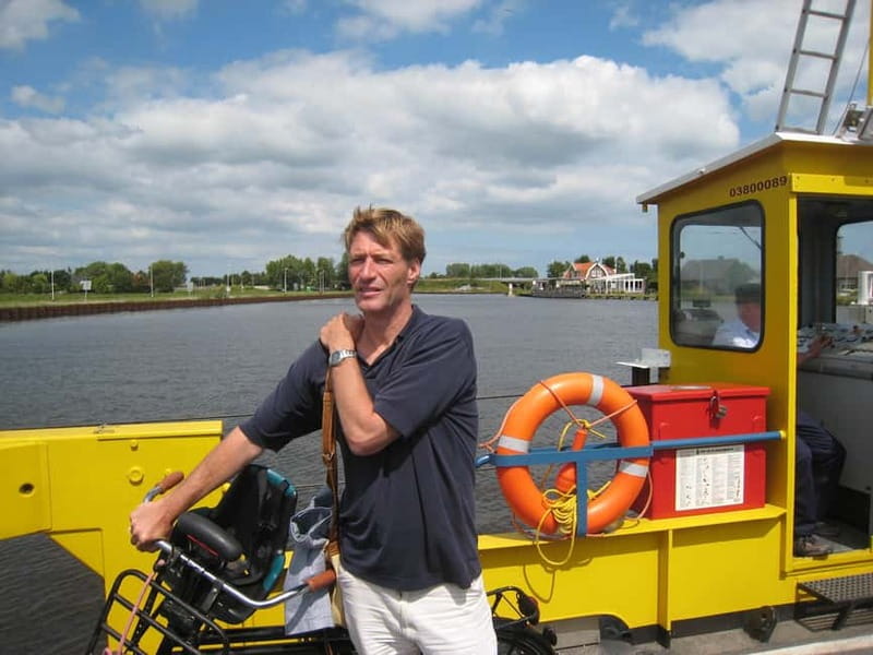 Amsterdam: Private Bike Tour - The 2-hour flow: hotel pickup to market energy