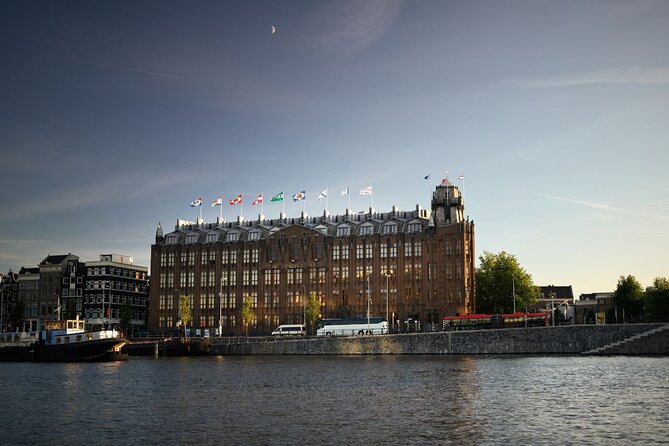 Amsterdam Private Boat Tour with Unlimited Drinks - When to go and what to wear for an Amsterday canal cruise