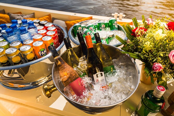 Amsterdam Private Boat Trip with Pizza and Unlimited Drinks - Private boat for up to 15 people: less crowd stress, better talk time