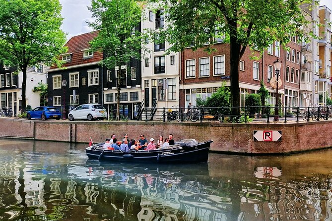 Amsterdam Private Canal Cruise – 90 Minutes through the Old City - A tiny canal, then big-city science at Nemo