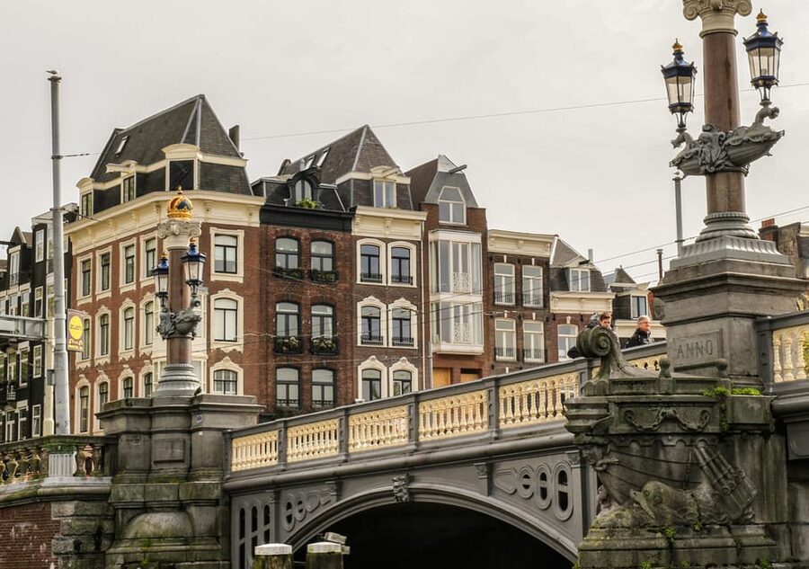 Amsterdam: Private Canal Cruise in German + Unlimited Drinks - The quiet electric boat factor you will notice