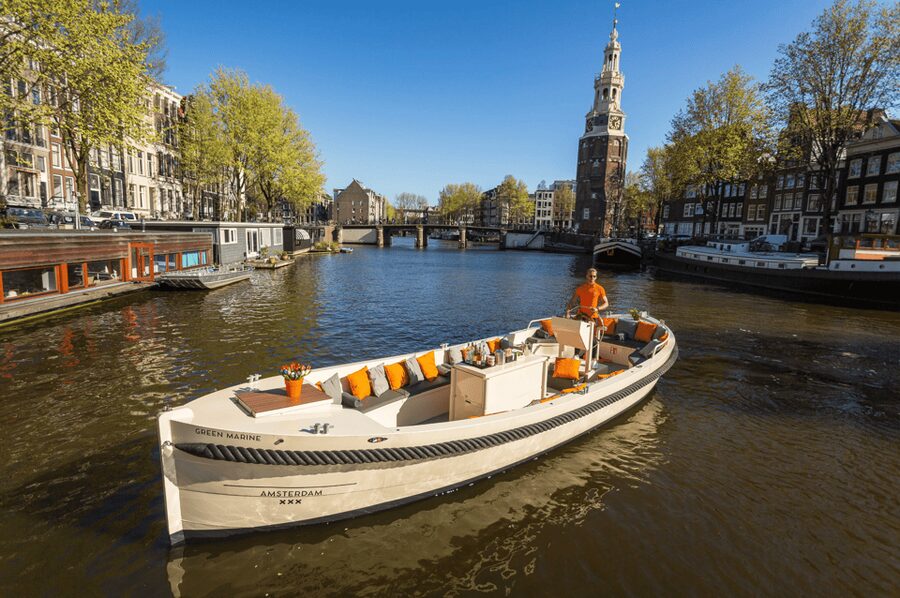 Amsterdam: Private Canal Cruise in German + Unlimited Drinks - Unlimited drinks on board: how to use them well
