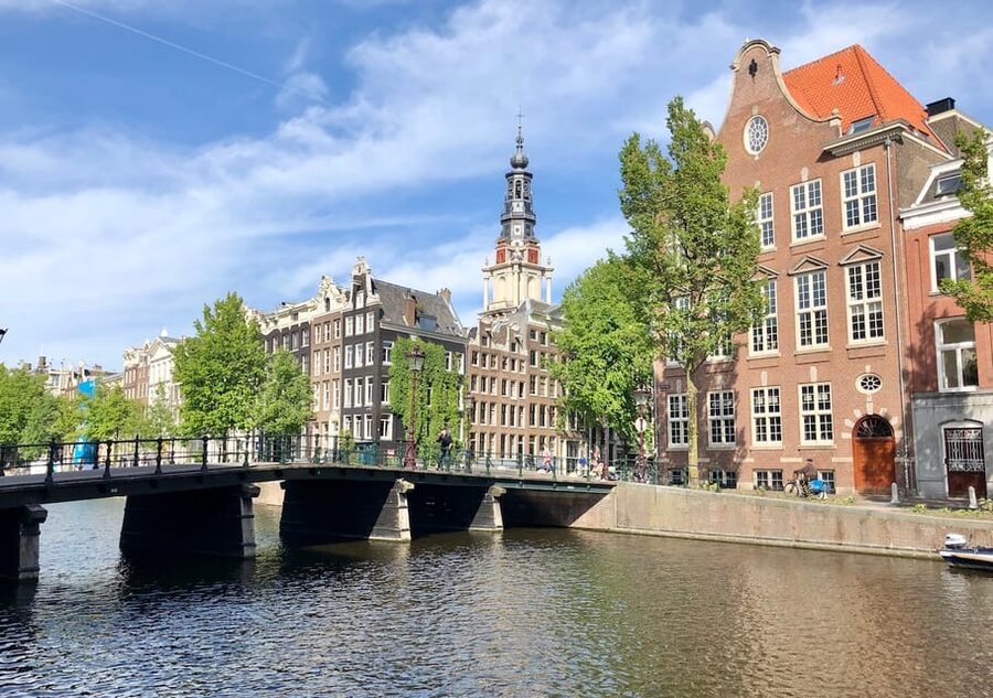 Amsterdam: Private Canal Cruise in German + Unlimited Drinks - Weather, seat comfort, and the no-toilet detail