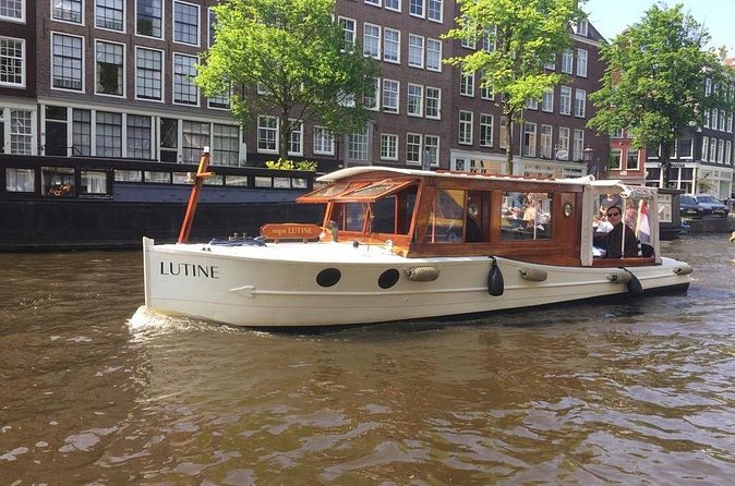 Amsterdam Private Canal Cruise in Saloon Boat - Captain commentary in English: how to get more from the ride