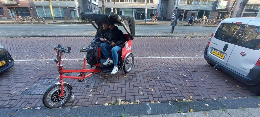 Amsterdam: Private City Highlights Tour by Rickshaw - Why Amsterdam feels easier from a rickshaw