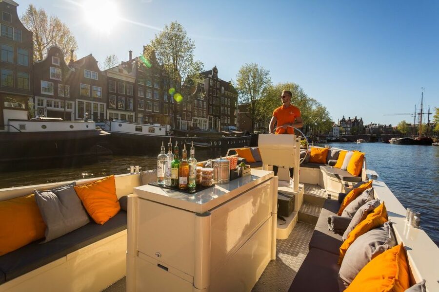 Amsterdam: Private Cruise with Drinks & Optional Snacks - Price and value: is $262 per person a good deal?