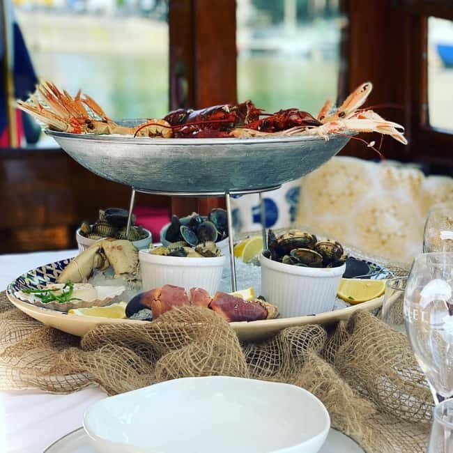 Amsterdam: Private Dinner Cruise (4pers) with Guide - Key takeaways for the Delphine or Leaudine dinner cruise
