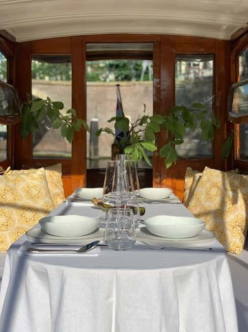 Amsterdam: Private Dinner Cruise (4pers) with Guide - Why this canal dinner beats a typical tourist cruise