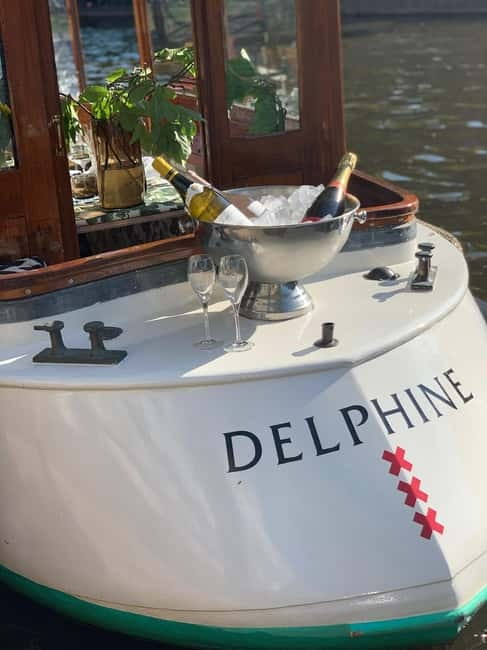 Amsterdam: Private Dinner Cruise (4pers) with Guide - The boat experience: Delphine or Leaudine, heated and charming