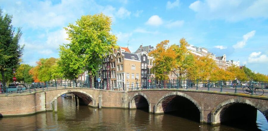 Amsterdam: Private Hidden Gems Discovery Tour - Jordaan district wandering, courtyards, and market-area atmosphere