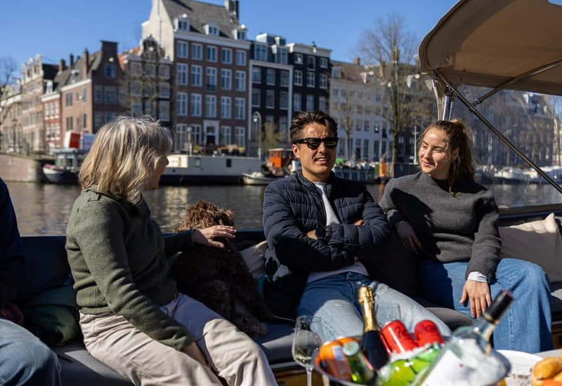 Amsterdam: Private Morning Boat Tour - What you will see from the canals: historic buildings, iconic views, and photo angles