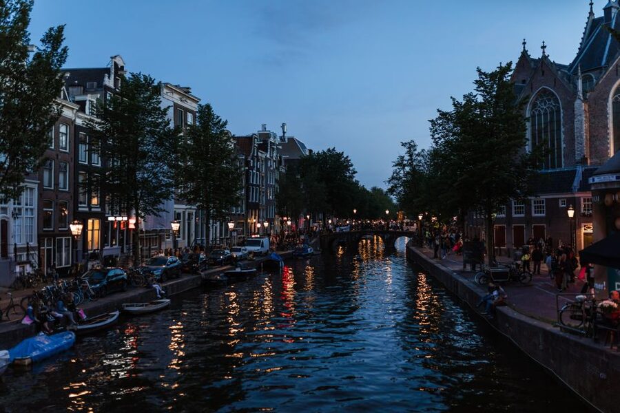 Amsterdam: Private Night Tour of Speakeasies and Bars - Jordaan kickoff: using old streets to set the tone