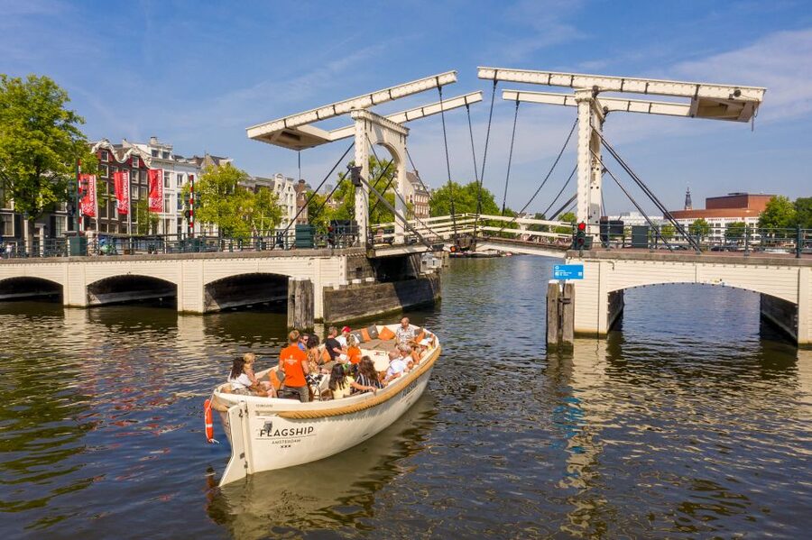 Amsterdam: Private Prosecco Canal Cruise Tour - Small gotchas to know before you dress up