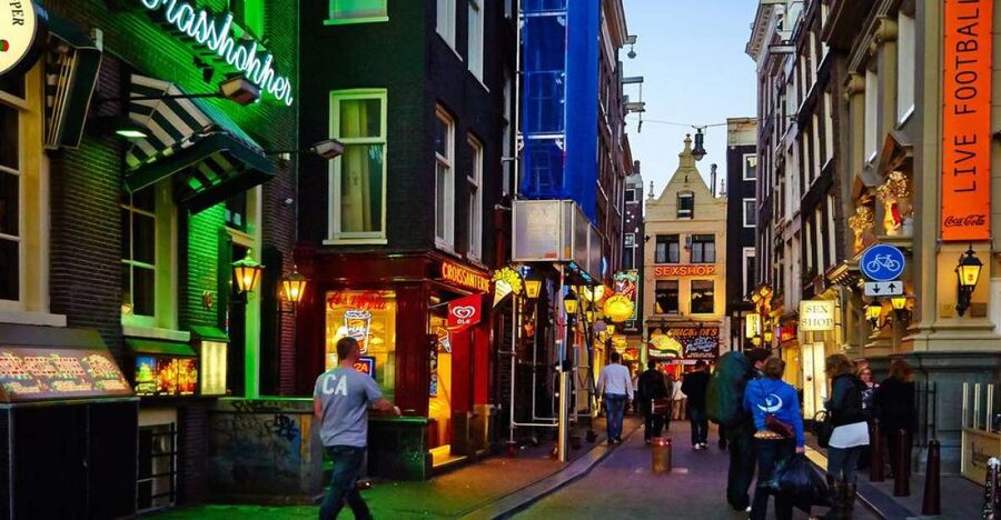 Amsterdam: Private Red Light District and Food Tour - Key things to know before you go