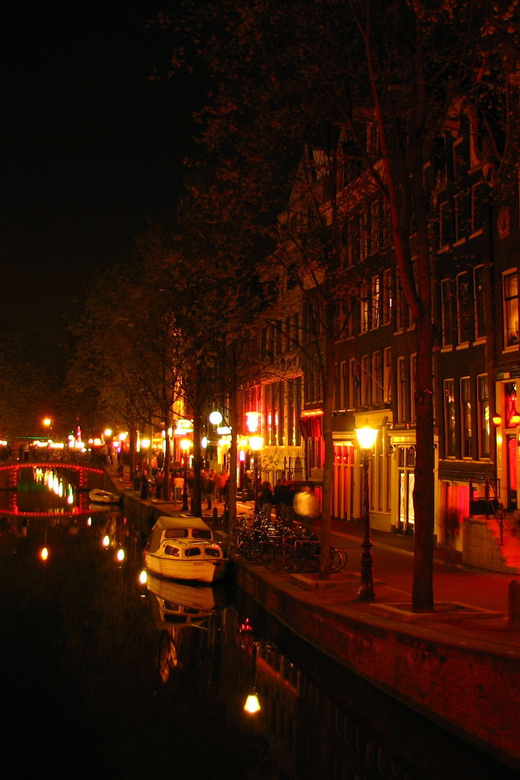 Amsterdam: Private Red Light District Tour in Spanish - A Private Spanish Tour That Handles Awkward Topics