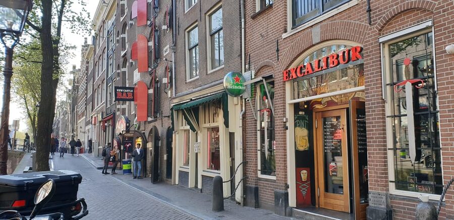 Amsterdam: Private Red Light District Tour in Spanish - Zeedijk Street and Chinatown: Seeing a Neighborhood in Transition