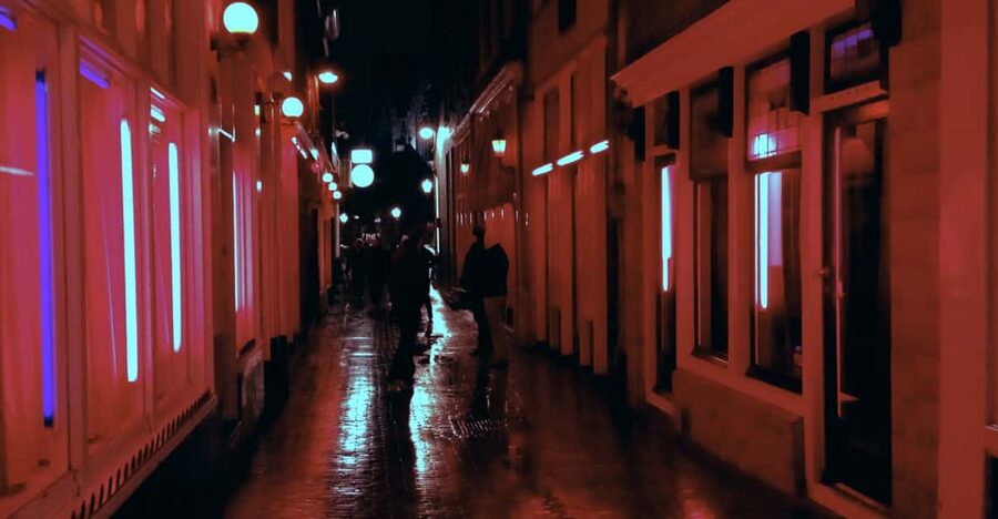 Amsterdam: Private Red Light District Tour in Spanish - Walking the Famous Prostitute Streets With Context and Respect