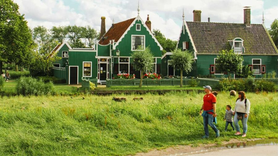 Amsterdam : Private Tour Zaanse Schans - Who should book, and who should skip