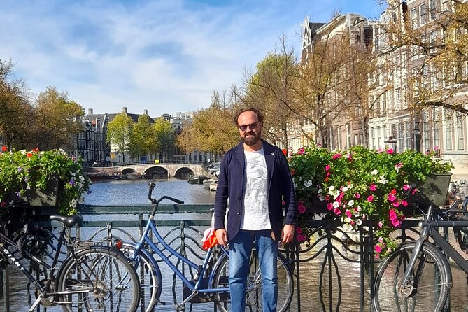 Amsterdam : Private Walking Tour With A Guide (Private Tour) - Guides that can turn facts into something you remember