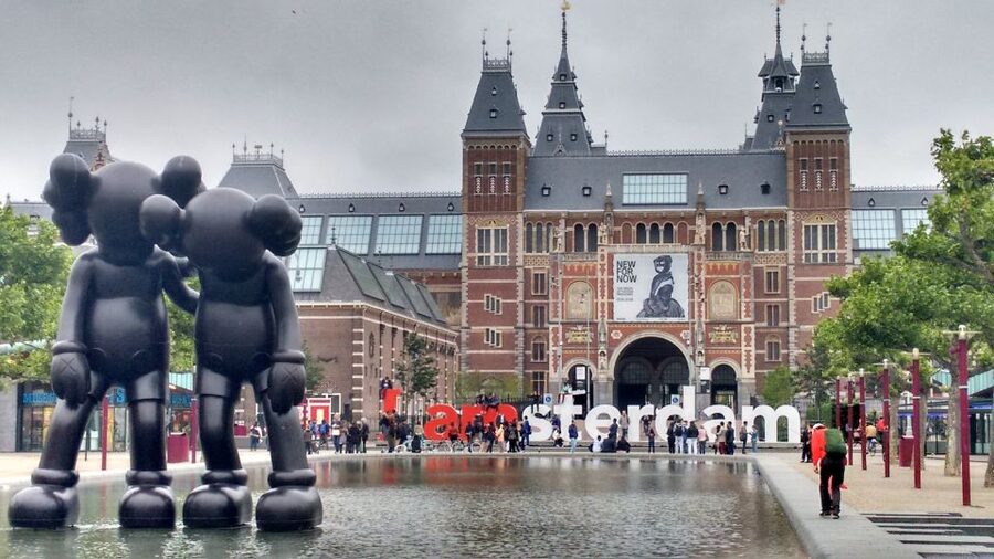 Amsterdam: Private Walking Tour with a Local - Food stops and local café tips that save you time
