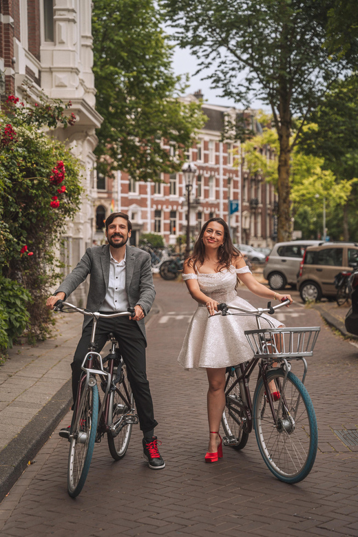 Amsterdam: Professional Photoshoot at the Canals - Brouwersgracht photo stops: canal houses, bridges, and cobblestone angles