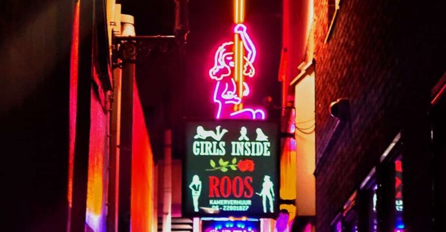Amsterdam: Red Light District and Coffeeshop Culture Tour - The 2-Hour Route: From Old Amsterdam Sights to the Red Window Core