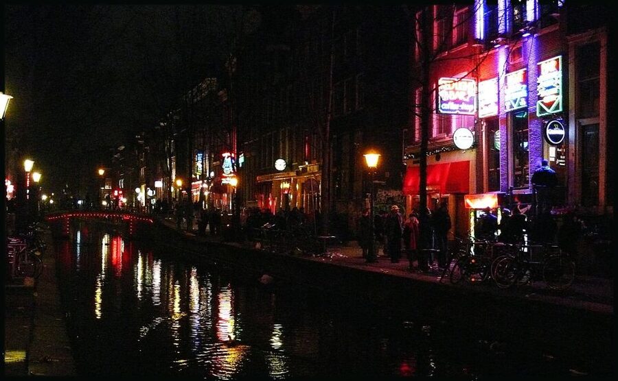 Amsterdam Red Light District and Old Town Walking Tour - Old Church and the District Center: What to Notice Up Close