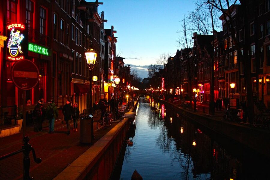 Amsterdam Red Light District and Old Town Walking Tour - Where You’ll Go First: Old Town Stops That Set the Stage