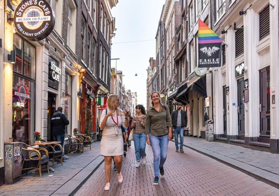 Amsterdam: Red Light District & City Tour German or English - Beurs van Berlage and the city rhythm you can feel