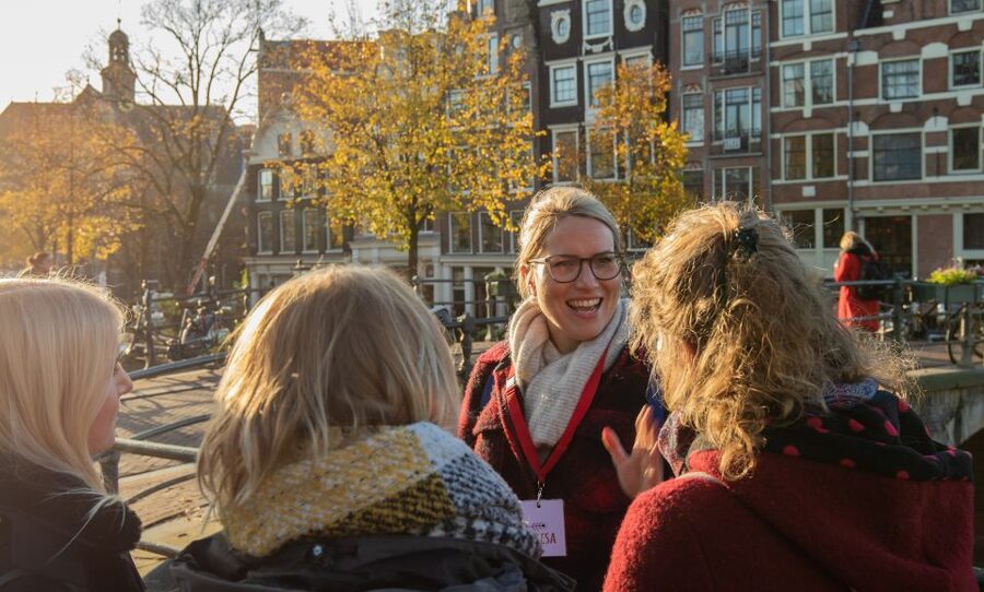 Amsterdam: Red Light District & City Tour German or English - What you’ll learn about income, expenses, and safety