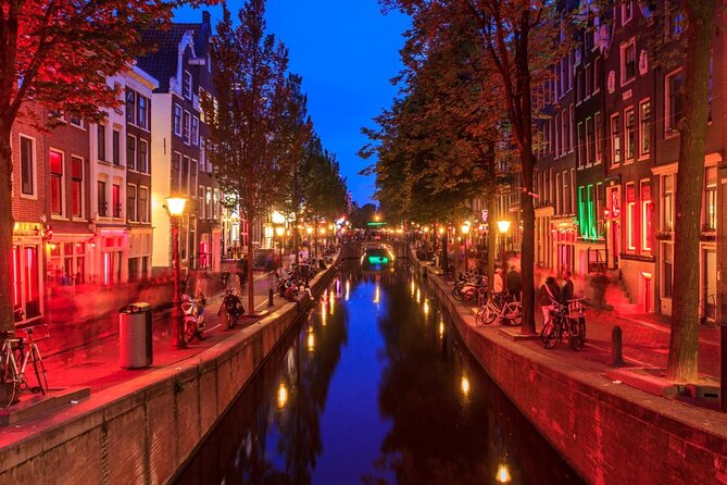 Amsterdam Red Light District: City Walk Audio Guide on your Phone - Walking the Red Light District with a phone, not a crowd