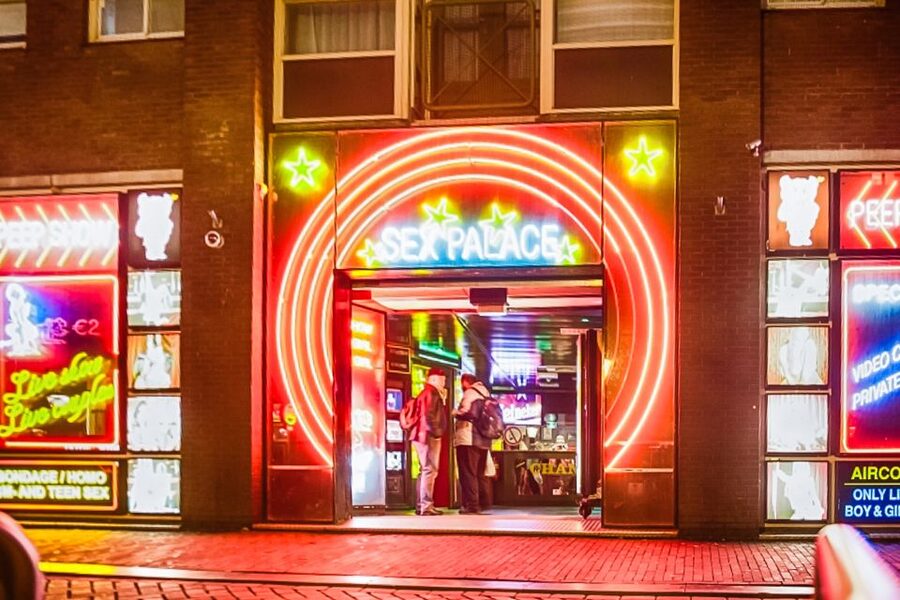 Amsterdam Red Light District & Coffee Shop Tour - Entering Amsterdam’s Red Light District Without Making It Weird