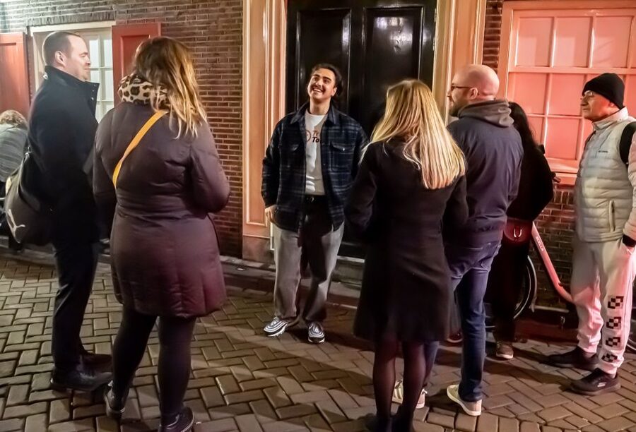 Amsterdam: Red Light District Exclusive Night Tour - Why Amsterdam’s Red Light District Feels Different at Night