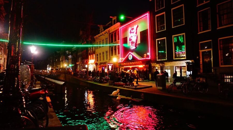Amsterdam: Red Light District Exclusive Night Tour - From Voyager Hotel to Old Churches, How the Route Starts