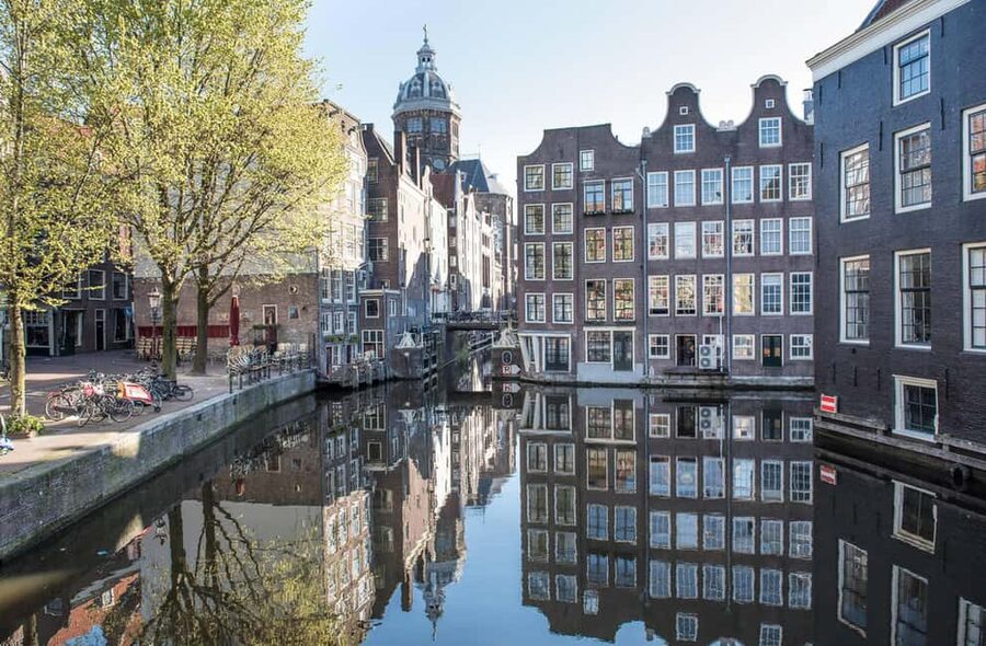 Amsterdam: Red Light District Tour in English or German - Canal-side streets to Dam Square: how the tour ends