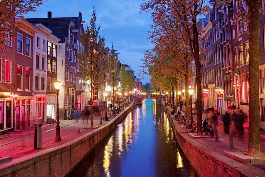 Amsterdam: Red Light District Tour in English or German - Price and value at about $34 for 2 hours