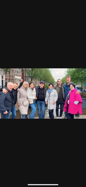 Amsterdam: Red Light District Tour in German - The first 30 minutes: photo stop setup and a relaxed pace