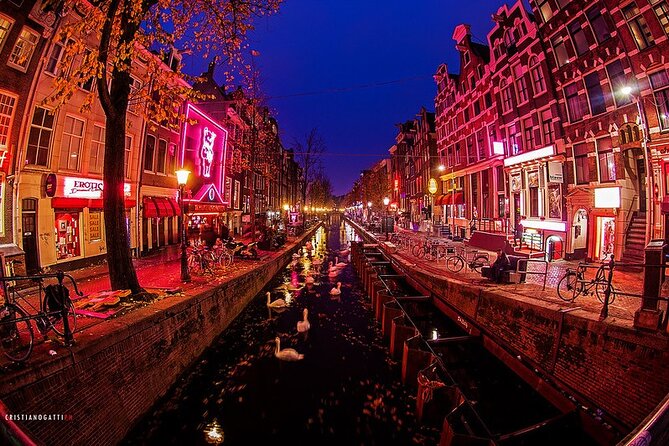 Amsterdam Red Light District tour with a private guide - Smallest house and VOC trading-company storage