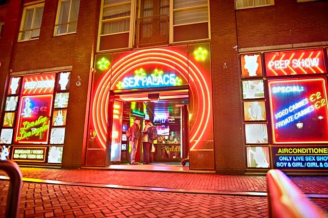 Amsterdam Red Light District tour with a private guide - Entering the Red Light District streets with context