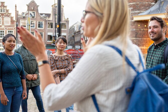 Amsterdam Red Light District Walking Tour in EN/DE/IT/ES - Red Light District streets: history plus the rules behind what you see
