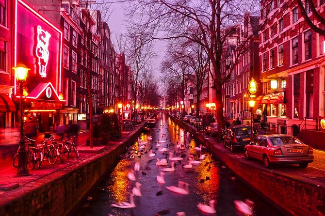 Amsterdam Red Light District Walking Tour in EN/DE/IT/ES - Nieuwmarkt: coffeeshops history and the politics behind the future