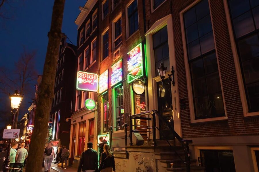 Amsterdam: Red Light Tour Exclusive + Peep Show - Practical Tips for a Smoother, Less Awkward Walk