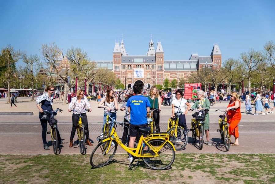 Amsterdam: Relaxed City Highlights Guided Bike Tour - Rolling Out of Central Station: Nieuwezijds Kolk and the Bike Safety Brief
