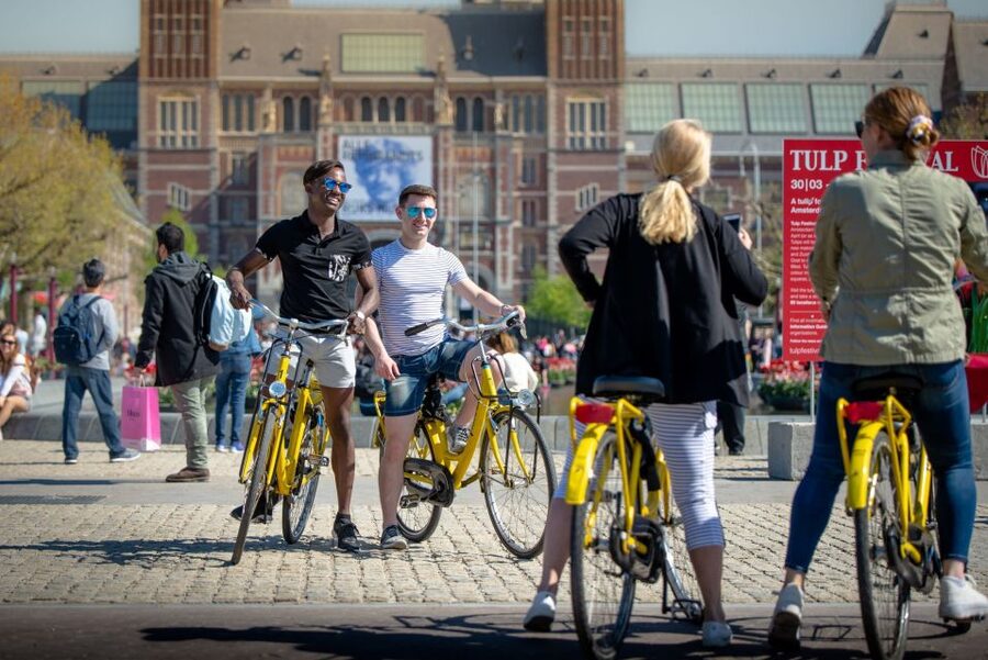 Amsterdam: Relaxed City Highlights Guided Bike Tour - Grachtengordel Canals and the Small House Challenge