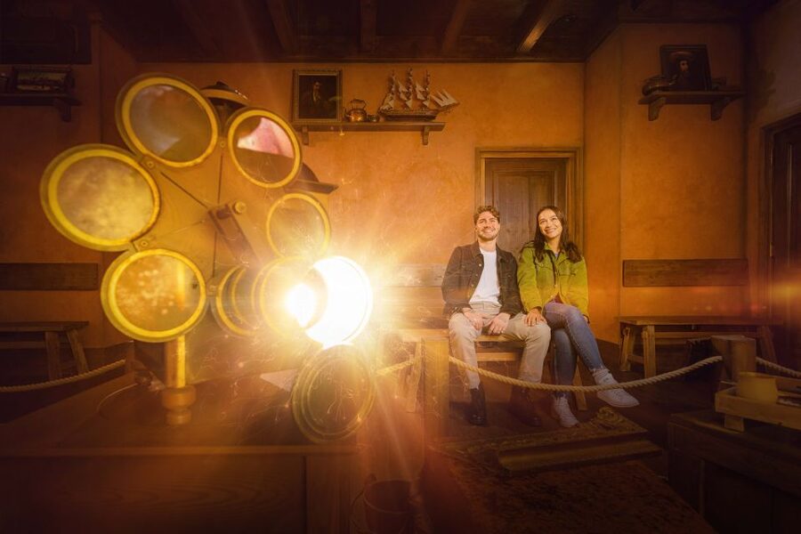 Amsterdam: Rembrandts Immersive Experience Admission Ticket - Language and hosting: makes a difference in a short show