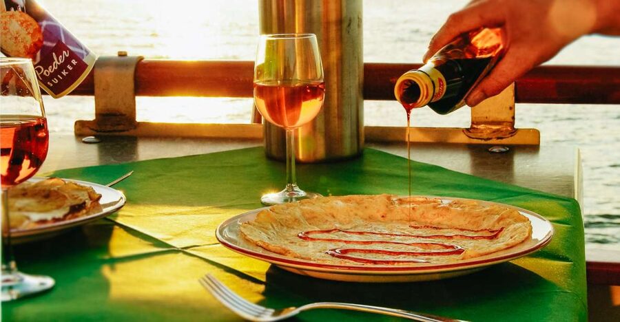 Amsterdam: River Cruise With All-You-Can-Eat Dutch Pancakes - The pancake buffet: what you actually eat and how it works