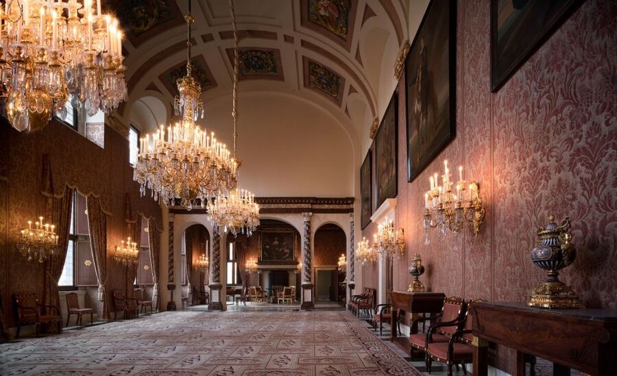 Amsterdam: Royal Palace Entry Ticket + Audio guide - Who this audio-guided palace visit is best for