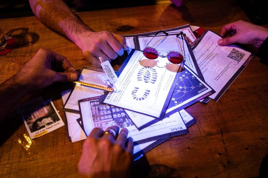 Amsterdam: Self-guided Red Light District Pub Crawl Mystery - Bierfabriek Off Rokin, How the Game Starts