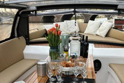 Amsterdam Small-Group Breakfast Morning Cruise