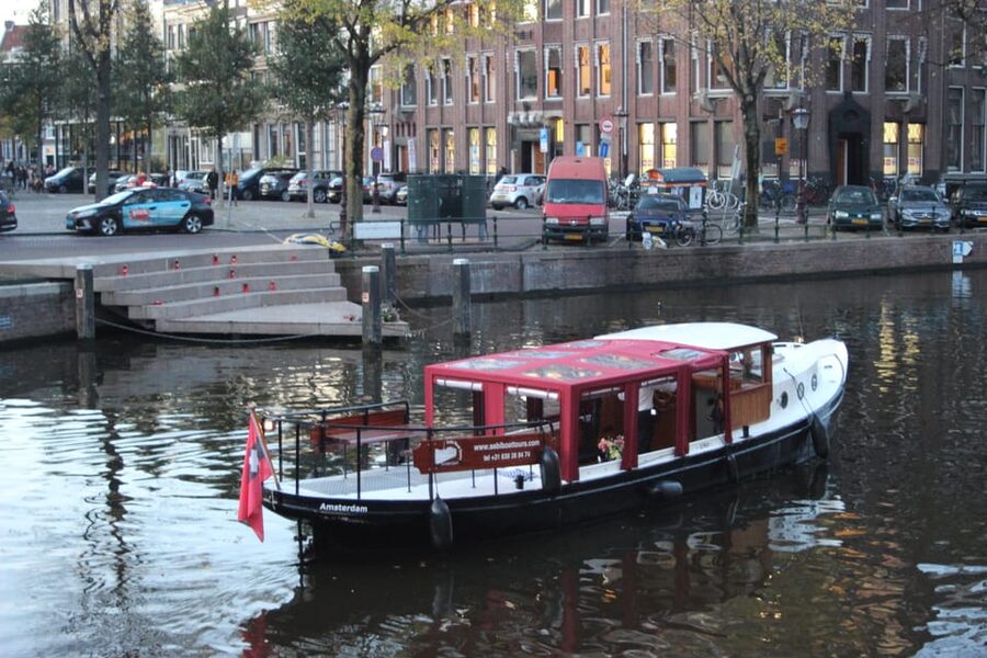Amsterdam: Small-Group Canal Cruise incl. Drinks and Snacks - Key Things I’d Remember Before Booking